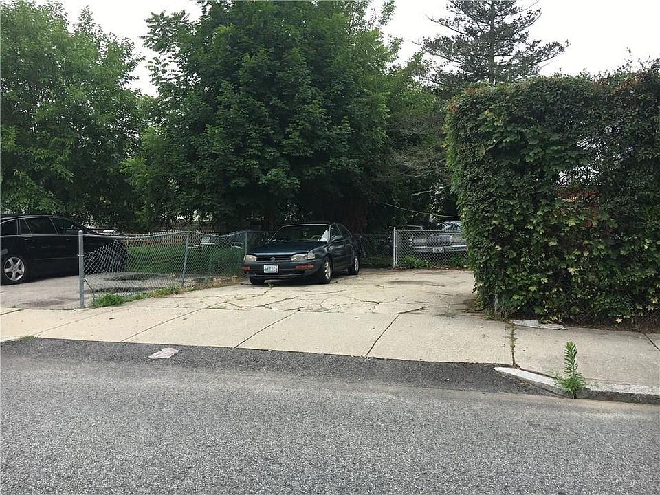 2nd image of 60 Leah St