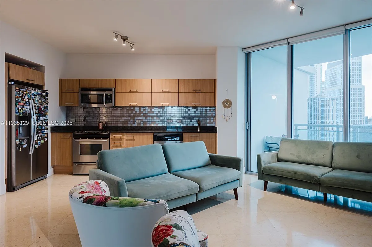 Building Photo - 350 S Miami Ave #1814