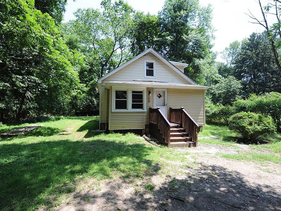 At the end of the street. Feel the cool breeze