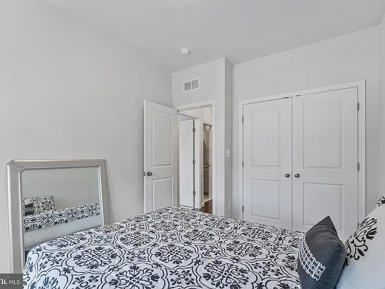 4402 Fair Lakes Ct — Photo 20