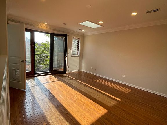 3rd image of 549 N Artesian Ave #2