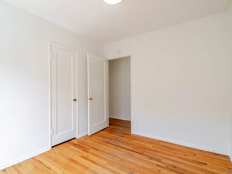 4950 Newcastle Ave — Photo 13