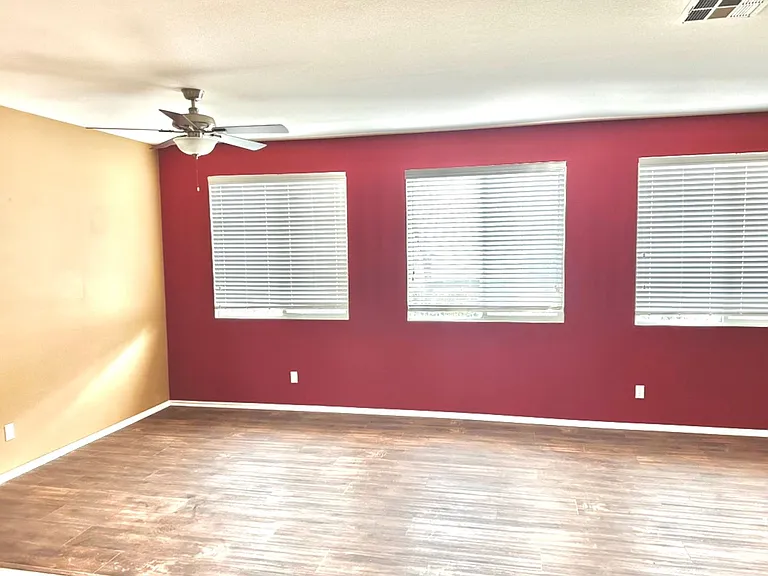 18468 Hillview Ln — Photo 6