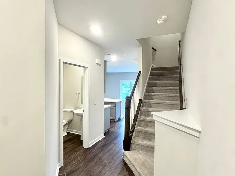 7512 Clayton Ave — Photo 2