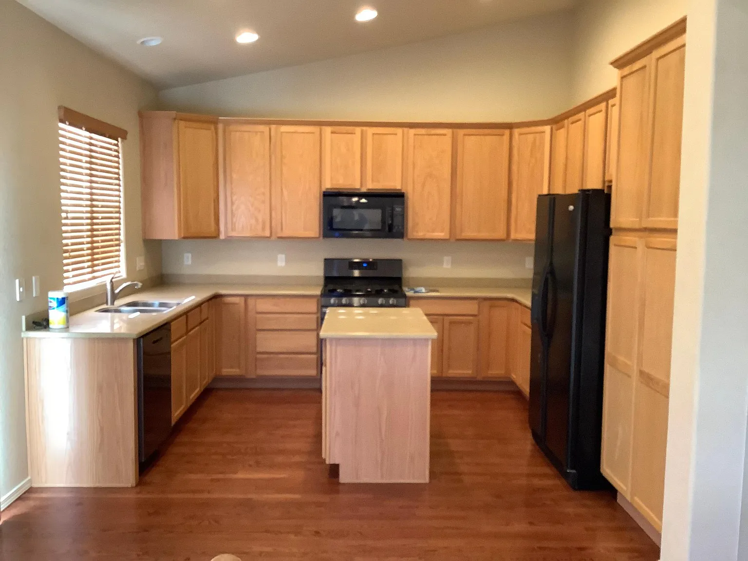 725 Airman Ln — Photo 4