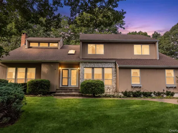 46 Golf Club Circle, Manorville, NY 11949