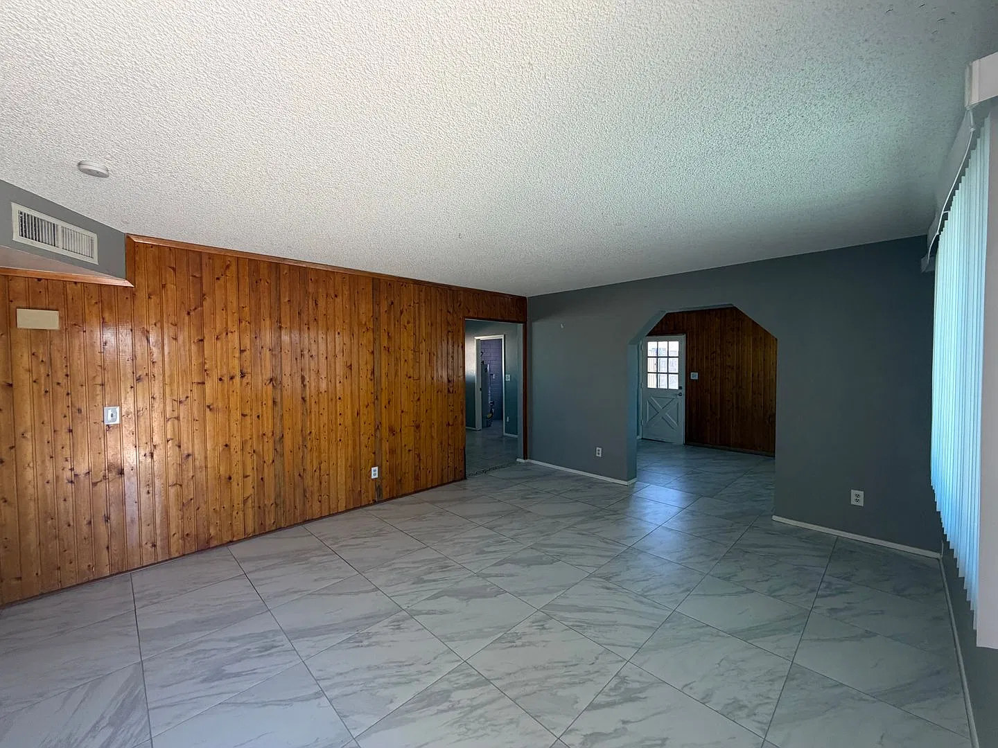 2 Bedroom, 1 bath east Mesa Home, all tile, no carpet. — Photo 2