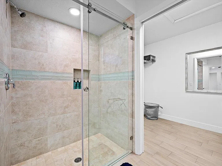 6077 Francis St — Photo 16