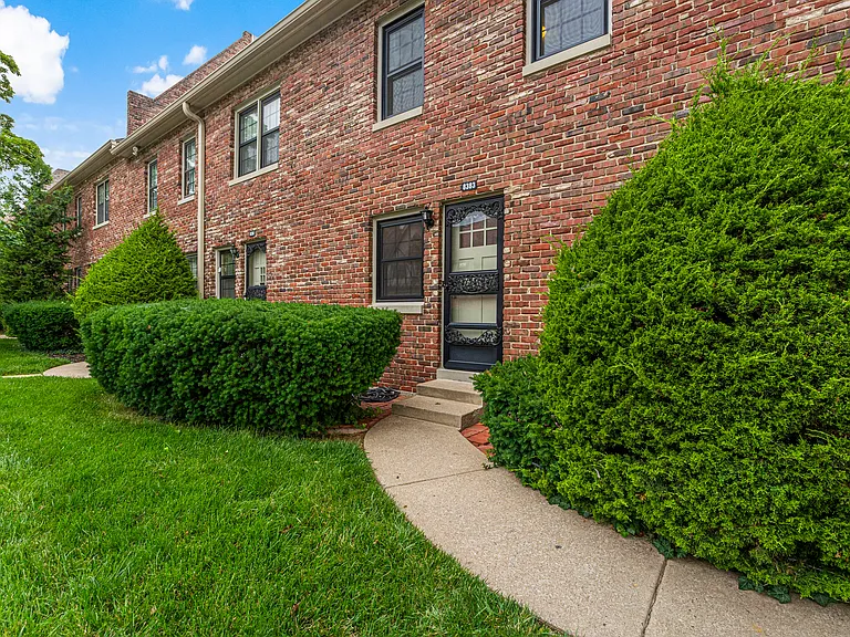 8383 Somerset Dr — Photo 3