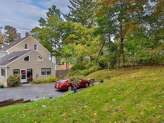 4th image of 57 Ashland St