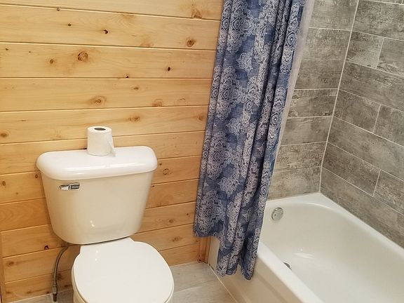 3rd image of 850 Elrod Ave Unit 3