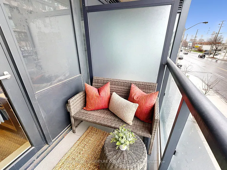 6 Chartwell Rd #208 — Photo 25