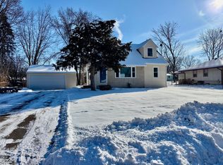 2004 Barclay St, Saint Paul, MN 55109