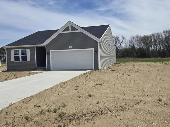 7898 Sierra Dr, Belding, MI 48809