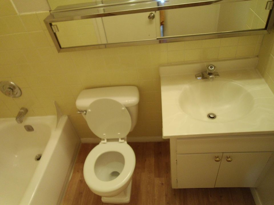 2nd image of 112 Twin Oaks Dr Unit 212
