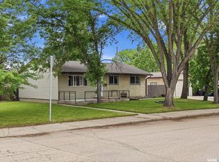 502 X AVENUE N, Saskatoon, SK S7L 3K2