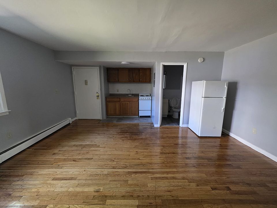 2nd image of 846 Wood Ave #1B