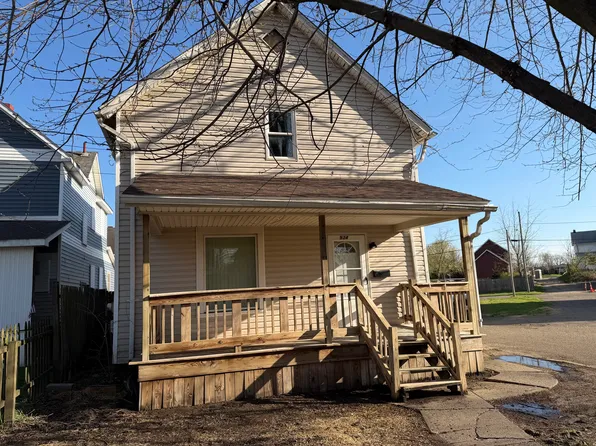 934 4th St NW, Canton, OH 44703