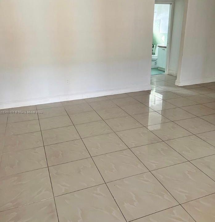 1st image of 16120 NE 19th Ct APT 3