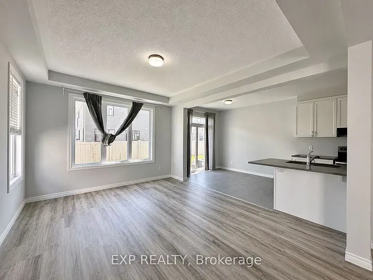823 Regulus Rdg — Photo 4