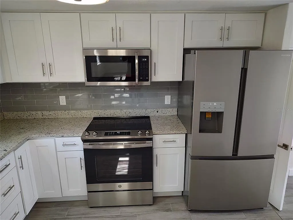 3 bed, 2.0 bath, 1356 sqft, $2,700 — Photo 4