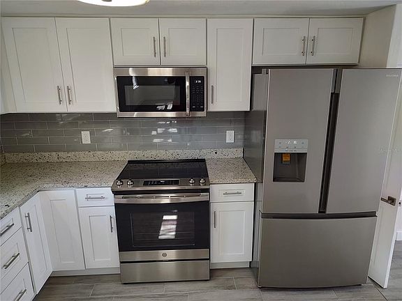 4th image of 301 Mystic Lake Dr N