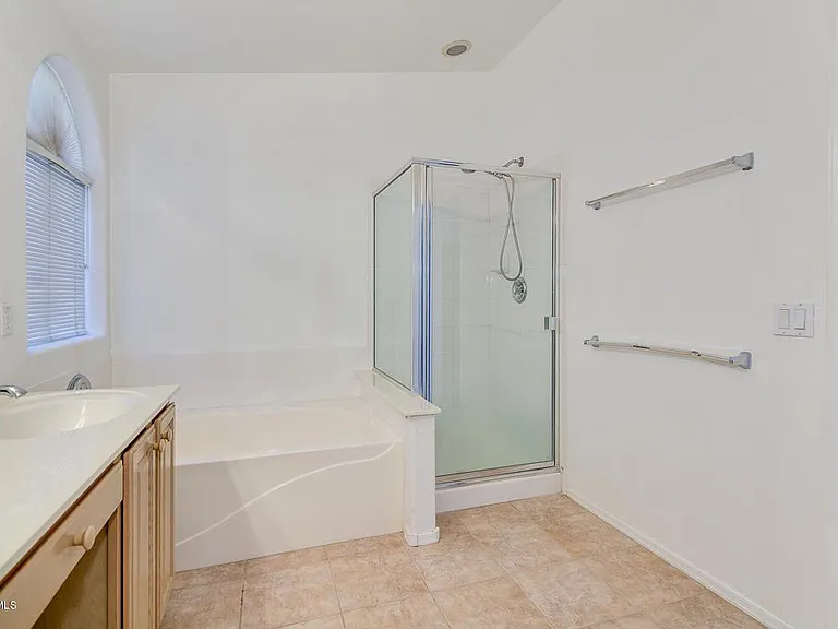 519 W Bluefield Ave — Photo 8