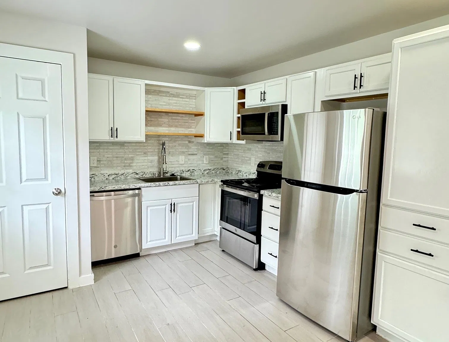 2 bed, 720 sqft, $1,700 — Photo 4
