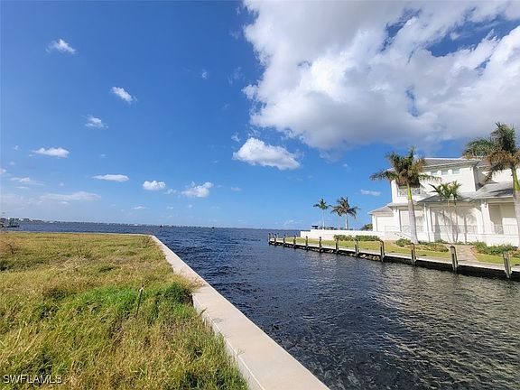 3rd image of 525 Bayside Dr