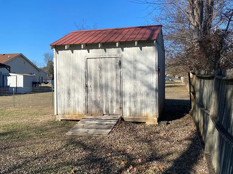 711 Fields Ln — Photo 21