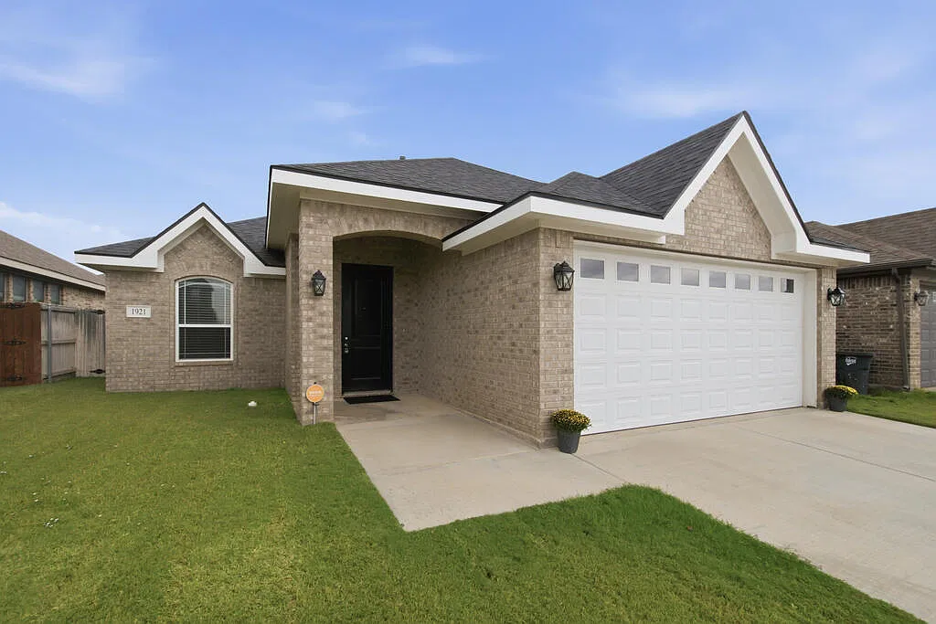 3 bed, 2.0 bath, 1731 sqft, $2,950 — Photo 4