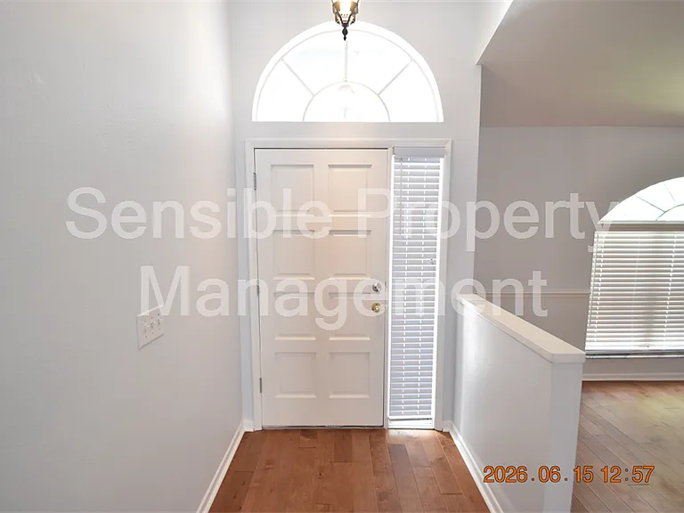 9304 Heritage Oak Ct — Photo 5