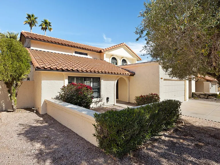 1441 N El Camino Dr — Photo 2
