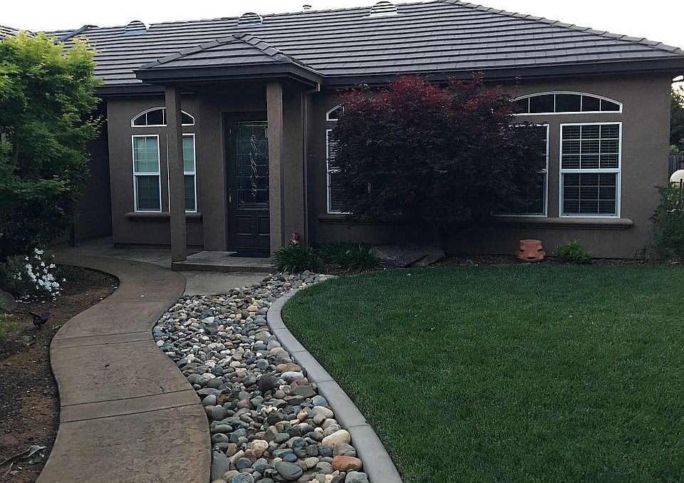 2nd image of 400 Malaga Ct
