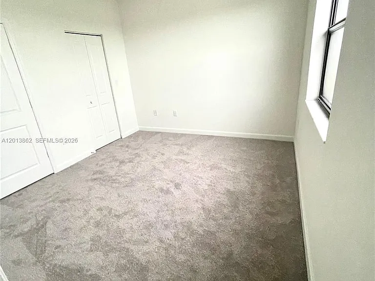 929 NE 211th St — Photo 14