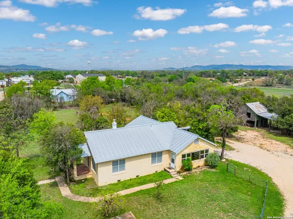 193 Bellows Ave., Medina, TX 78055