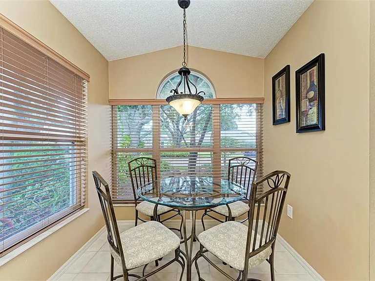 4936 Linsey Ct — Photo 17
