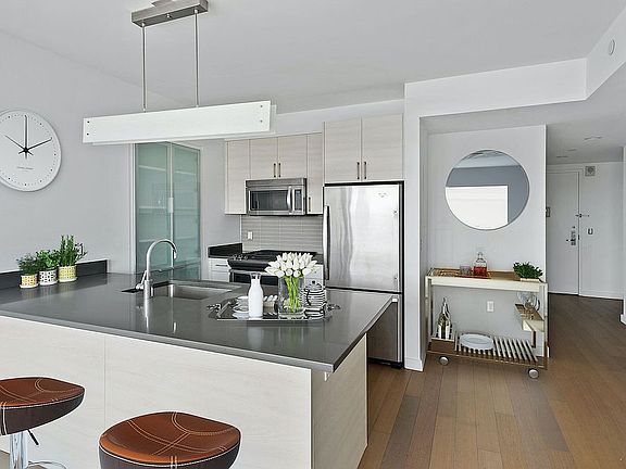 4th image of 1 N 4th Pl APT 21M