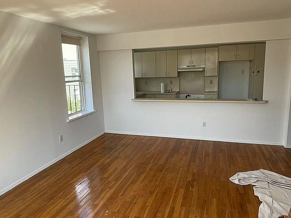 4th image of 178 28th Ave Floor 2