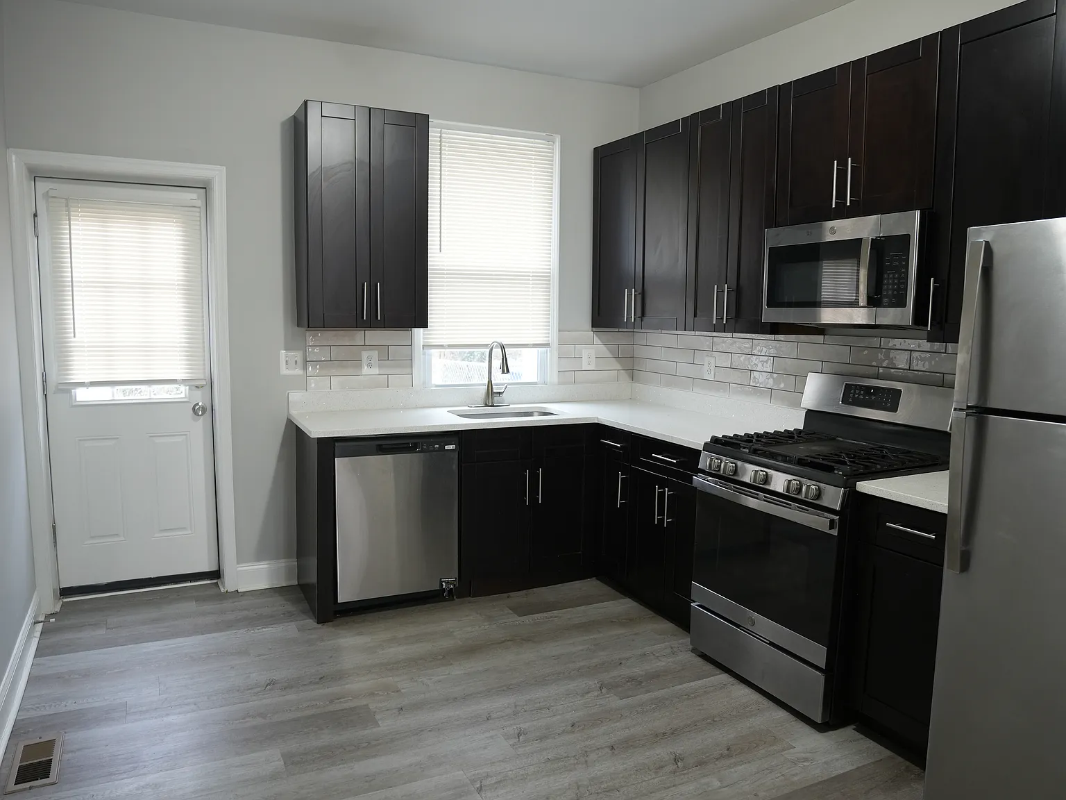 3 bed, 2.0 bath, $1,900 — Photo 3