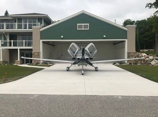7935 Bay Skies Ct, Harbor Springs, MI 49740