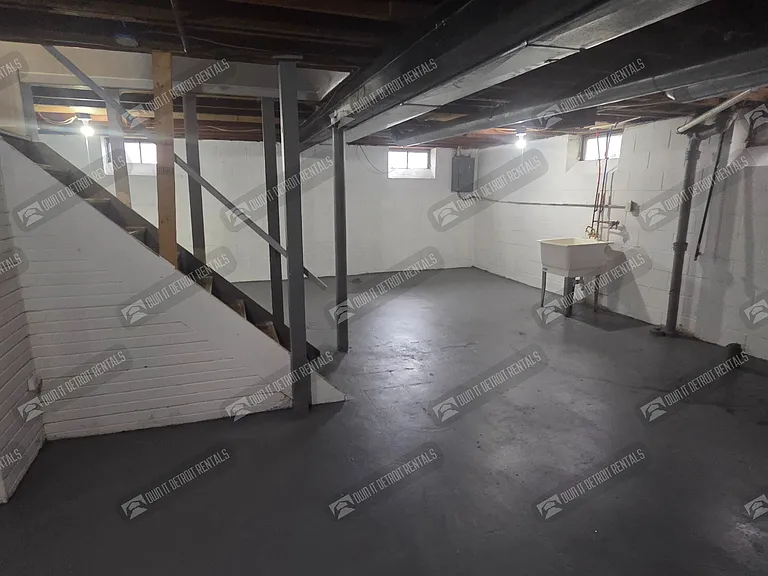 18624 Albion St — Photo 28