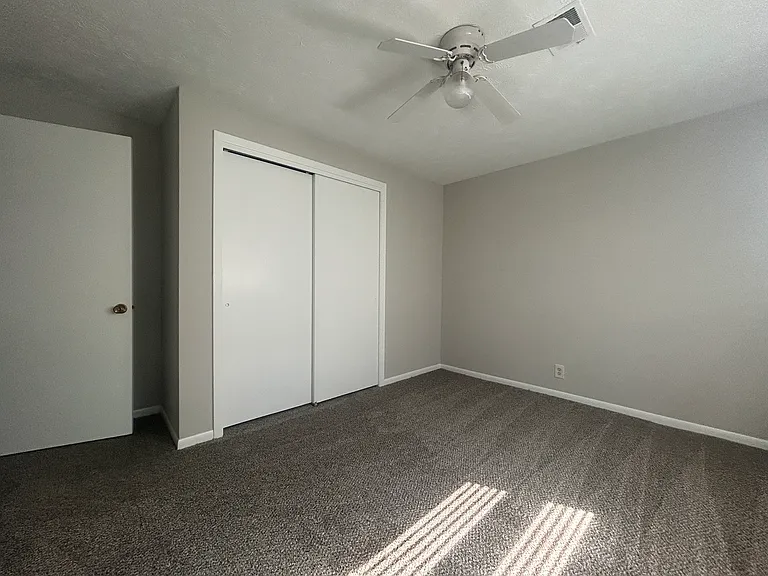 5524-5526 S 42nd Street Ct — Photo 9