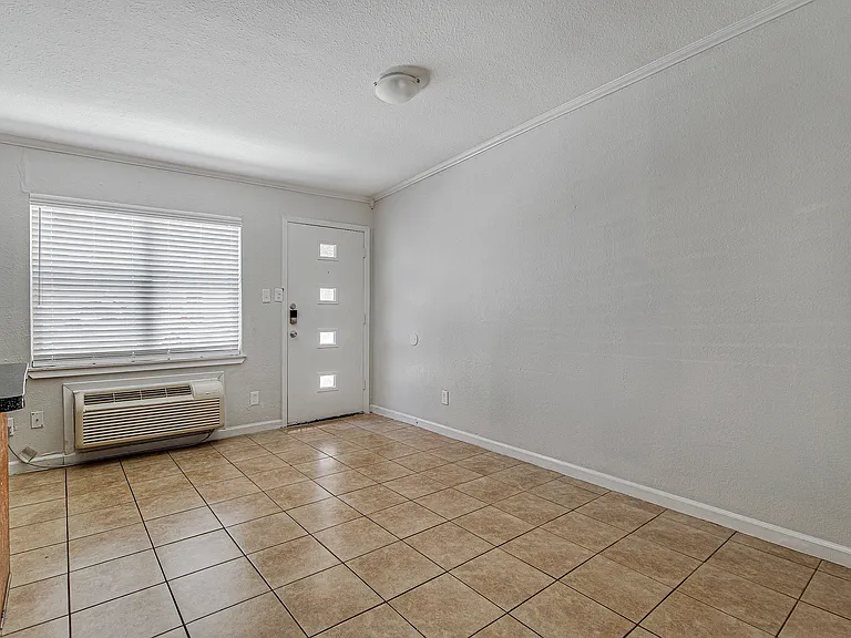 304 E Mitchell St — Photo 29