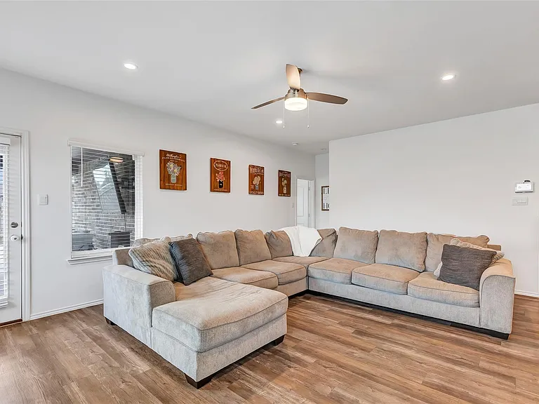 1012 Llano Trl — Photo 23