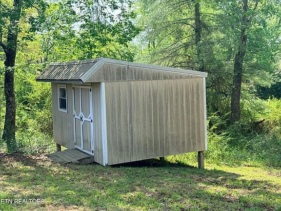 4th image of 1258 Hensley Rd