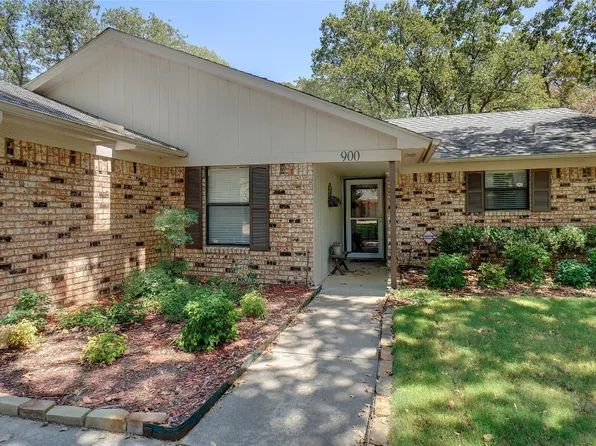900 Red Oak St, Azle, TX 76020