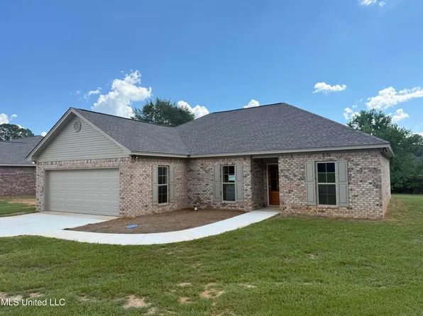 103 Caleb Cv, Carthage, MS 39051