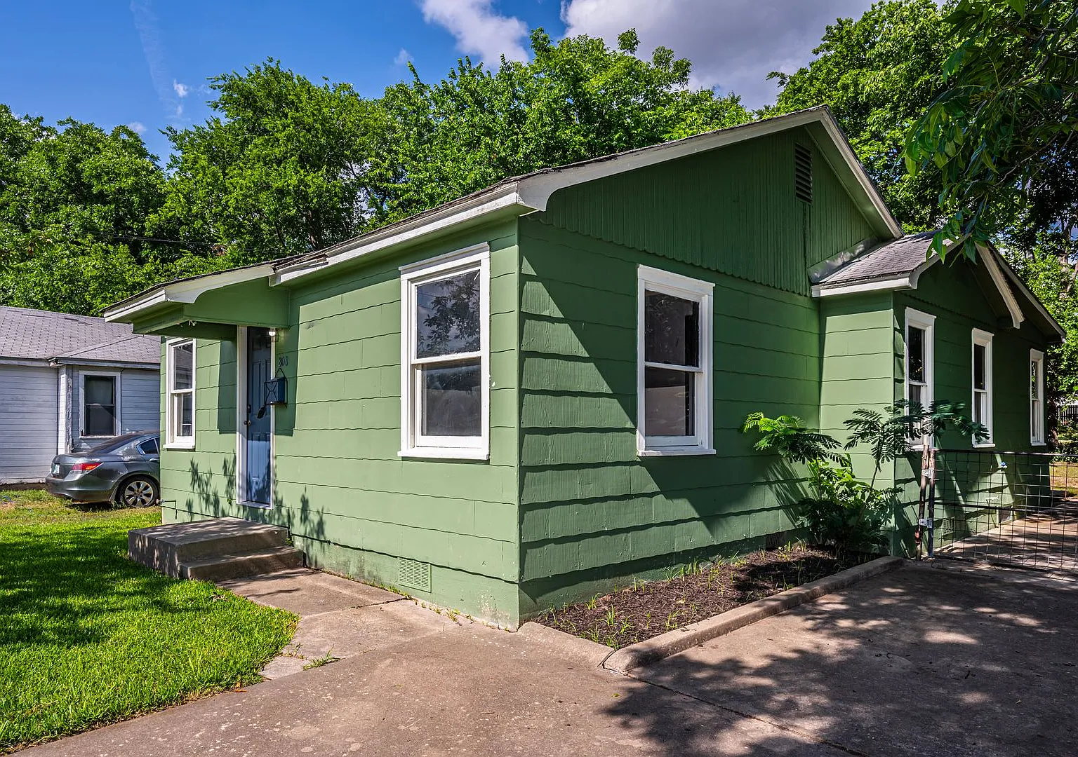 Three Bedroom Rental in NW Ardmore — Photo 2
