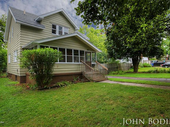 3rd image of 861 Veto St NW